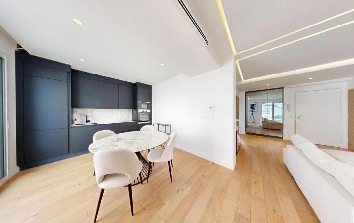 Loft CANNES 1 690 000 € Loft CANNES 1 690 000 €